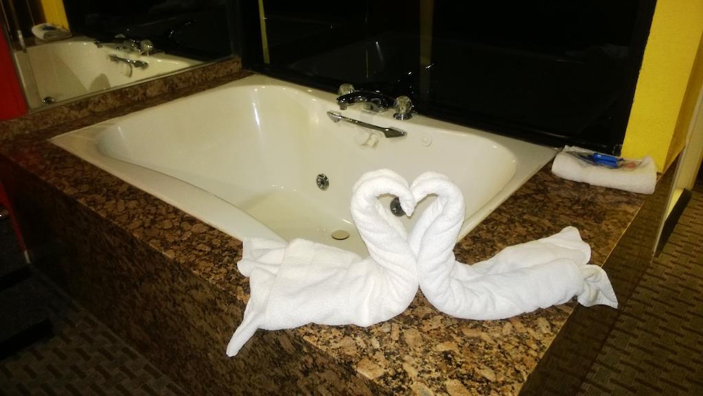 Luxury Inn Ченълвю Екстериор снимка